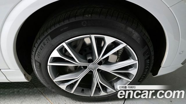 Audi Q8 2021 — photo 5