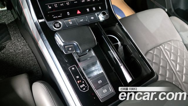 Audi Q8 2021 — photo 9