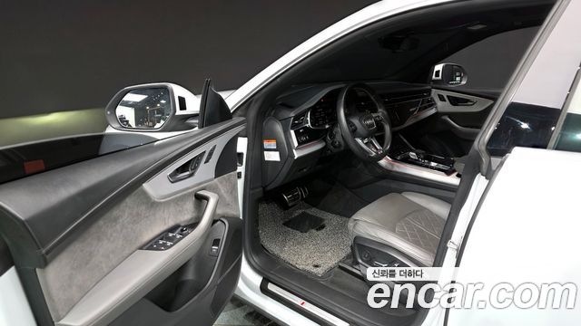 Audi Q8 2021 — photo 10