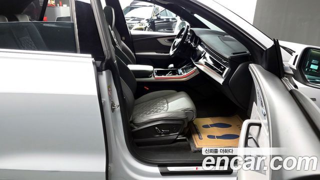 Audi Q8 2021 — photo 11