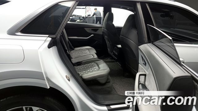 Audi Q8 2021 — photo 12