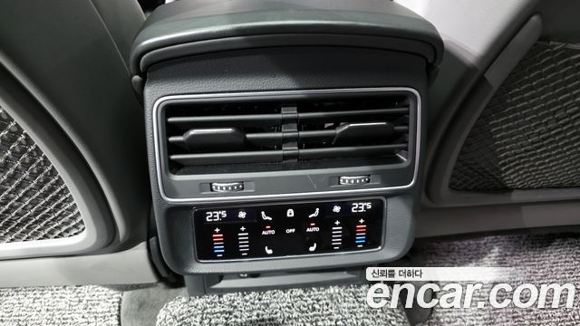 Audi Q8 2021 — photo 17