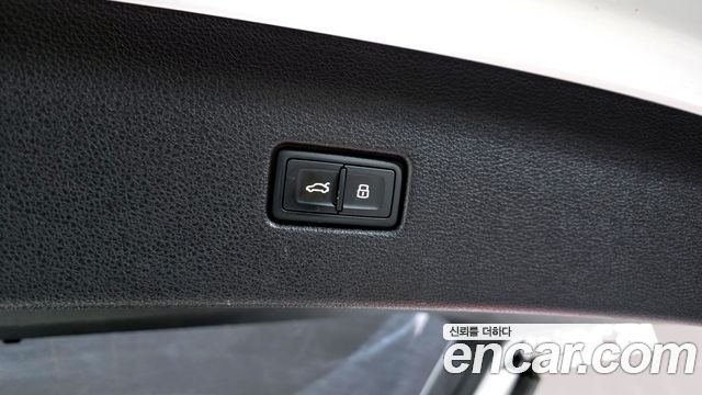 Audi Q8 2021 — photo 20