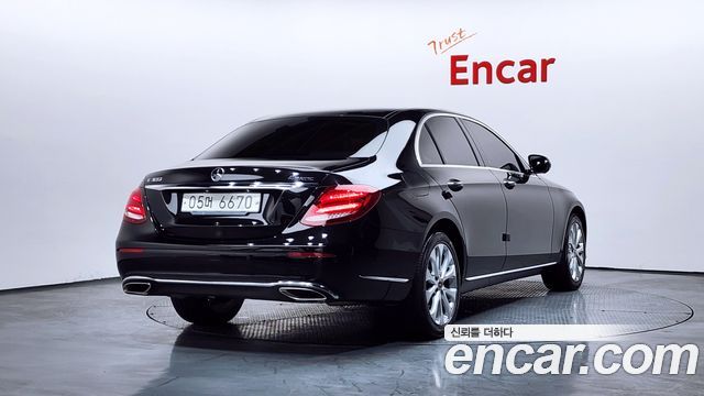 Mercedes-Benz E-Class 2018 — photo 2