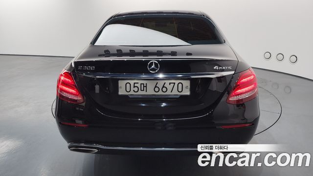 Mercedes-Benz E-Class 2018 — photo 4