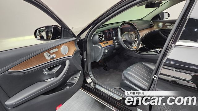 Mercedes-Benz E-Class 2018 — photo 10