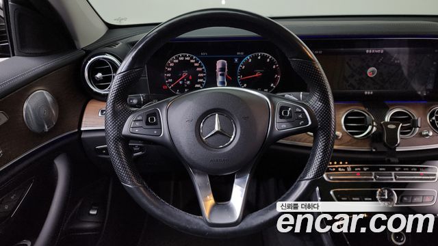 Mercedes-Benz E-Class 2018 — photo 13