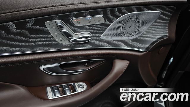 Mercedes-Benz CLS-Class 2020 — photo 19