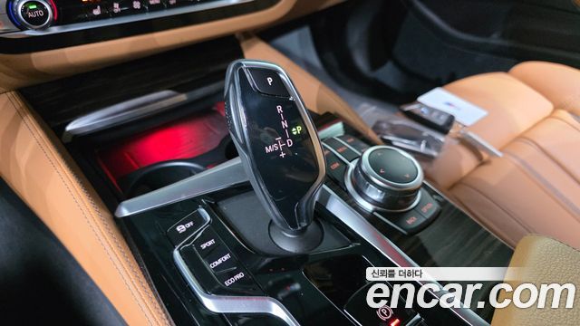 BMW 5-Series 2022 — photo 9