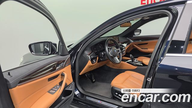 BMW 5-Series 2022 — photo 13