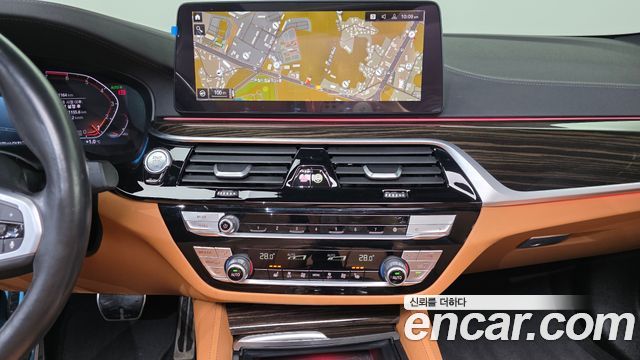 BMW 5-Series 2022 — photo 15