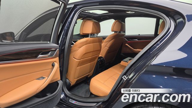 BMW 5-Series 2022 — photo 17