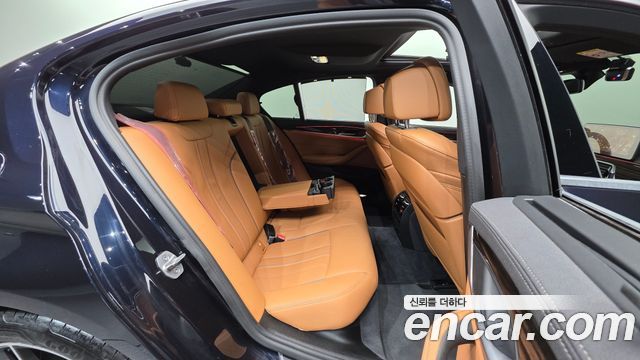BMW 5-Series 2022 — photo 19