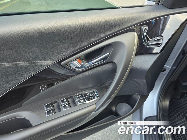 Hyundai Grandeur 2015 — photo 17