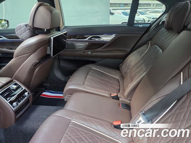 BMW 7-Series 2020 — photo 8