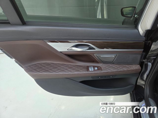 BMW 7-Series 2020 — photo 9