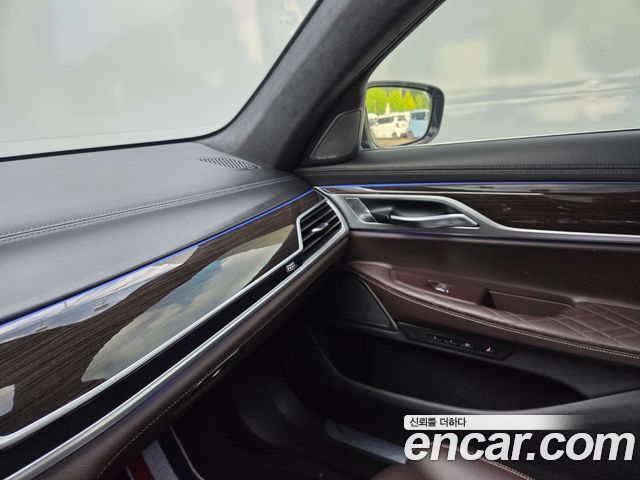 BMW 7-Series 2020 — photo 17