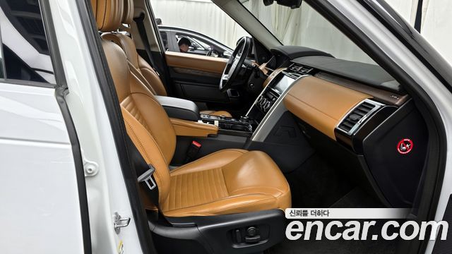 Land Rover Discovery 2019 — photo 11