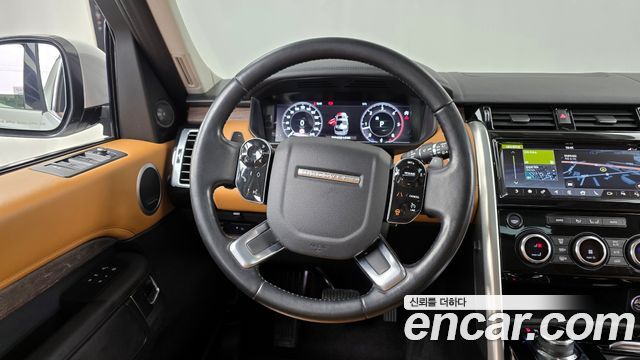 Land Rover Discovery 2019 — photo 13