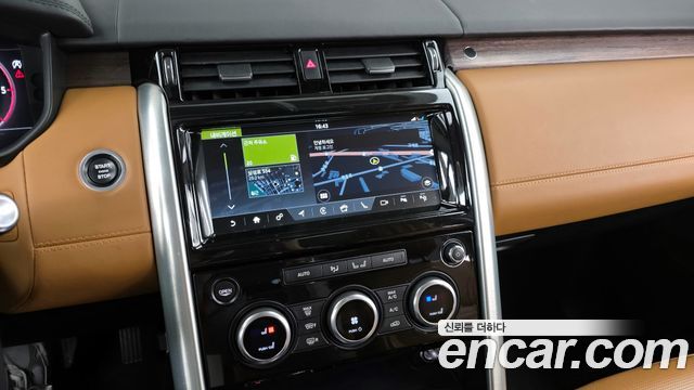 Land Rover Discovery 2019 — photo 14