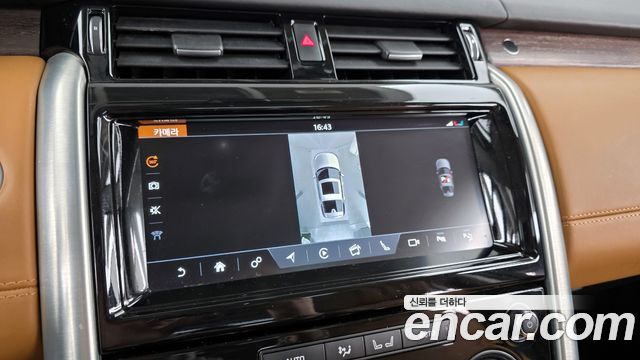 Land Rover Discovery 2019 — photo 15