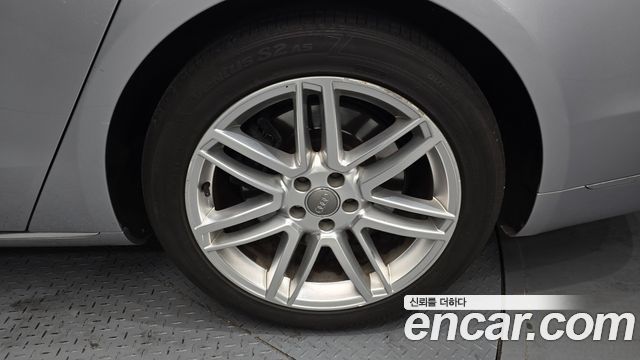 Audi A8 2015 — photo 5