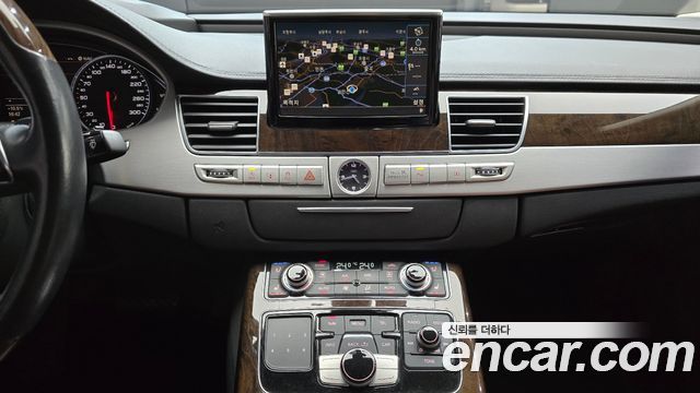 Audi A8 2015 — photo 14