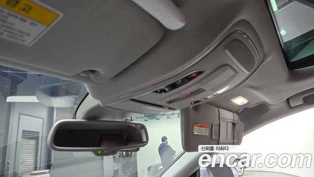 Audi A8 2015 — photo 16