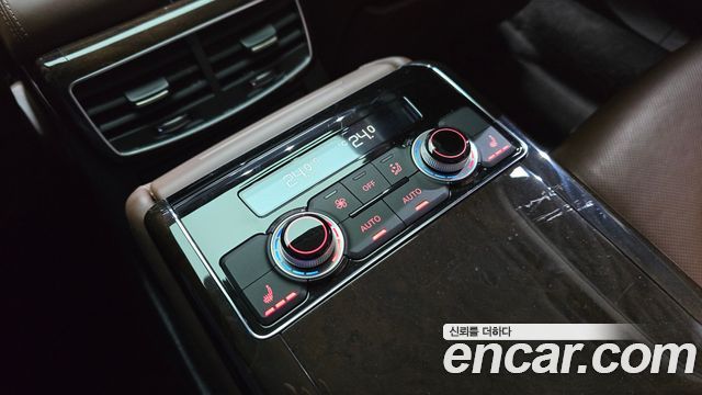 Audi A8 2015 — photo 17