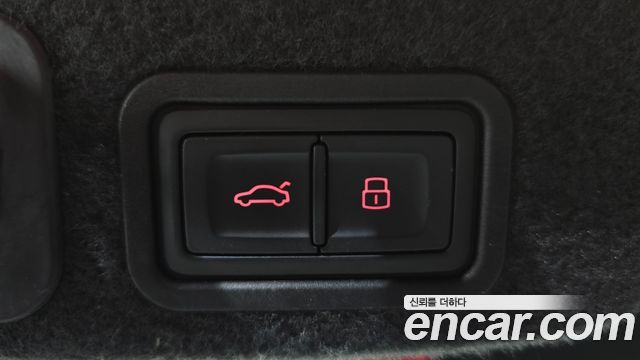 Audi A8 2015 — photo 19
