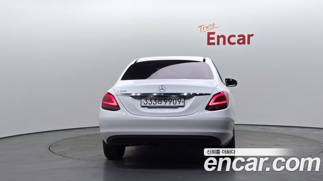 Mercedes-Benz C-Class 2019 — photo 4