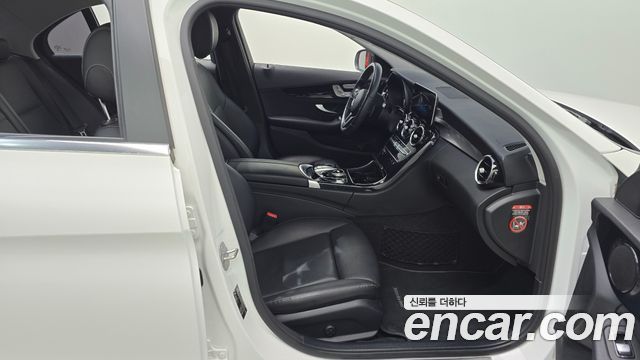 Mercedes-Benz C-Class 2019 — photo 11
