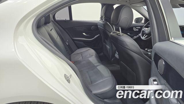 Mercedes-Benz C-Class 2019 — photo 12