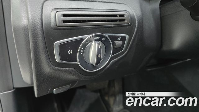 Mercedes-Benz C-Class 2019 — photo 17
