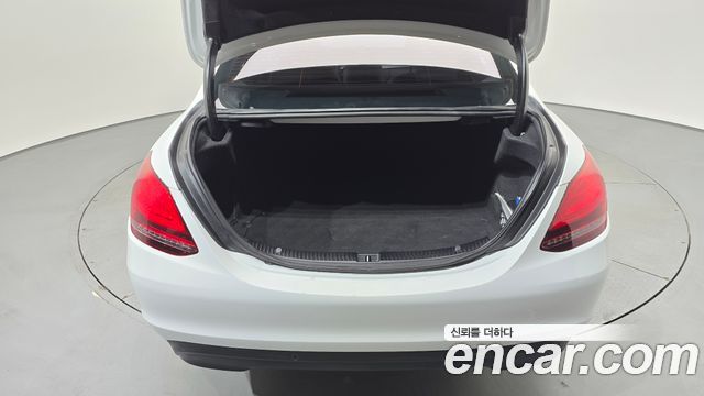 Mercedes-Benz C-Class 2019 — photo 20