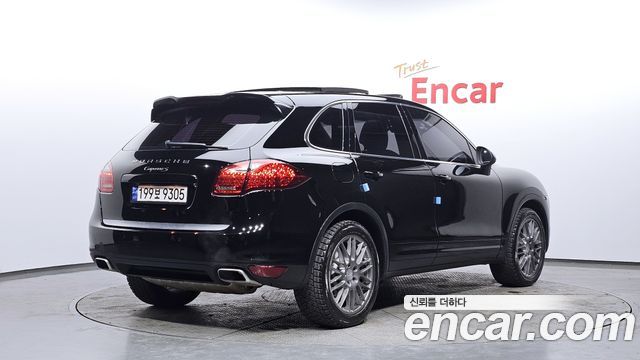 Porsche Cayenne 2012 — photo 2
