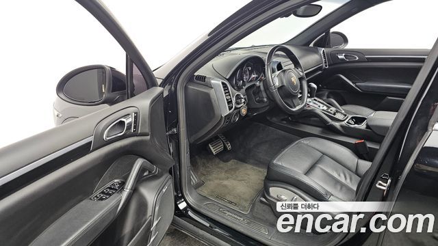 Porsche Cayenne 2012 — photo 10