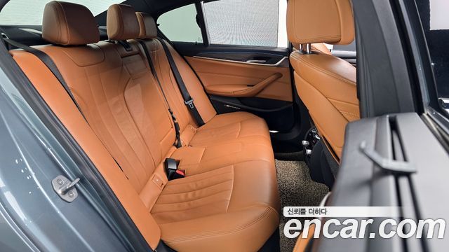 BMW 5-Series 2017 — photo 12