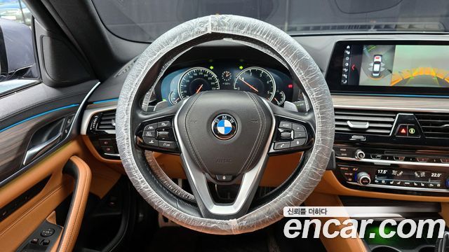 BMW 5-Series 2017 — photo 13