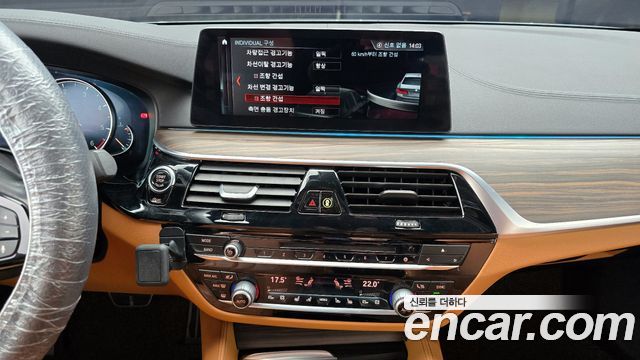 BMW 5-Series 2017 — photo 14
