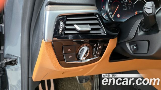 BMW 5-Series 2017 — photo 17