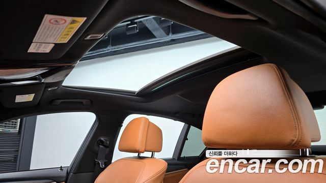 BMW 5-Series 2017 — photo 19