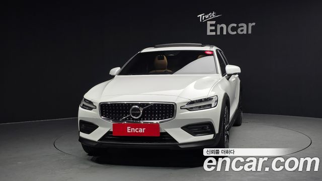 Volvo V60 2023 — photo 3