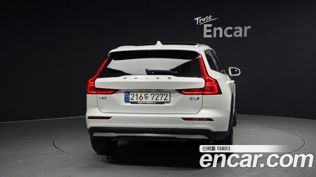 Volvo V60 2023 — photo 4