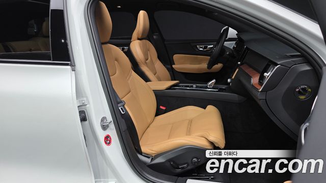 Volvo V60 2023 — photo 11