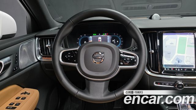 Volvo V60 2023 — photo 13