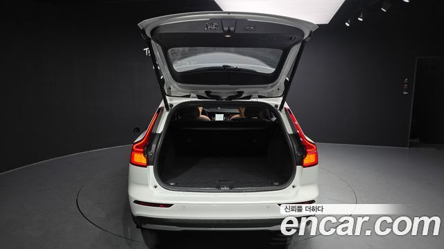 Volvo V60 2023 — photo 20