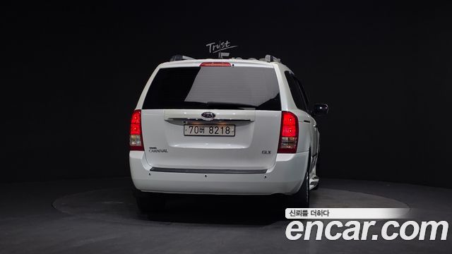 Kia Canival 2011 — photo 4