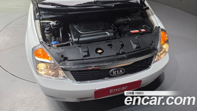 Kia Canival 2011 — photo 6