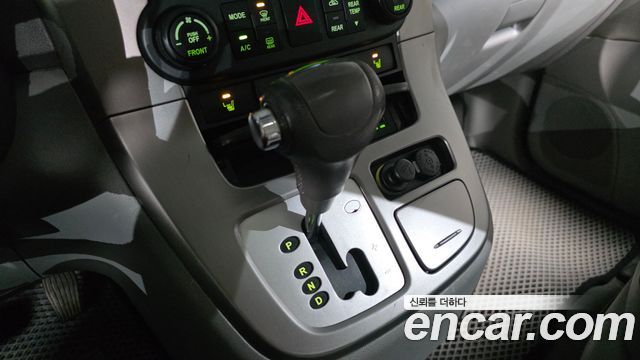 Kia Canival 2011 — photo 9
